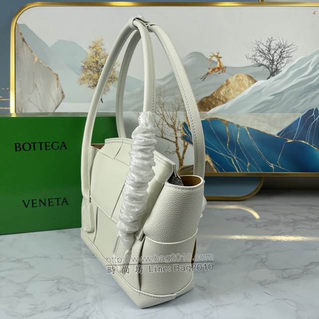 Bottega veneta高端女包 KF009 寶緹嘉爆款ARCO編織款荔枝紋石膏白手提包 BV經典款ARCO蝙蝠包  gxz1223